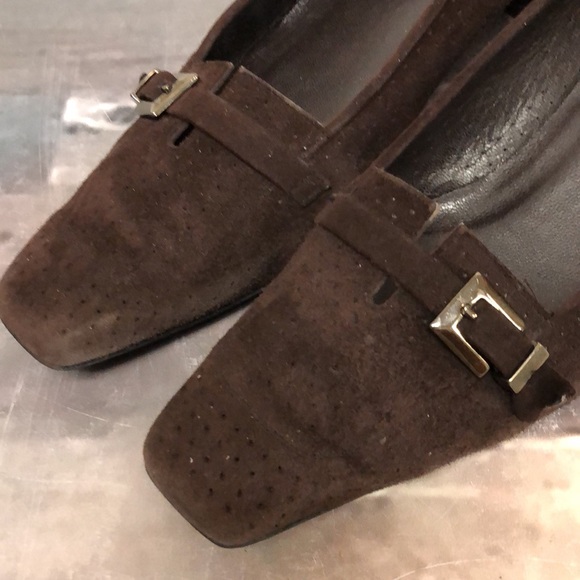 Stuart Weitzman Dark Brown Perforated Suede Low Heel Pumps Buckle women’s 11 - Picture 9 of 9